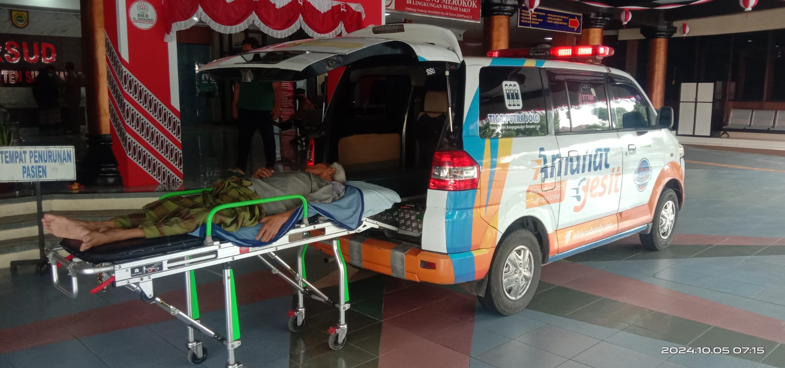 Perhatian khusus pada pasien lansia
