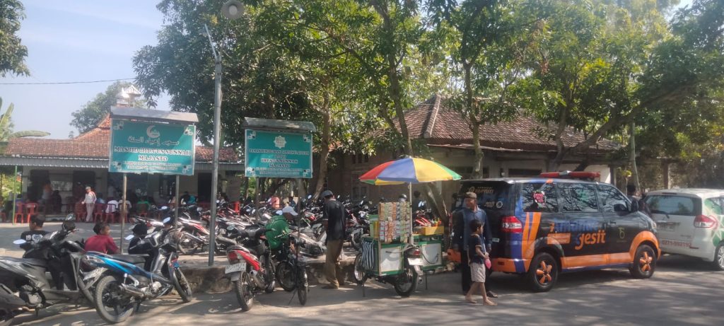 Antusiasme peserta pemeriksaaan kesehatan dan pengobatan gratis datang dari wilayah Majasto, Boto, Ponowaren dan Tambak Boyo Sukoharjo