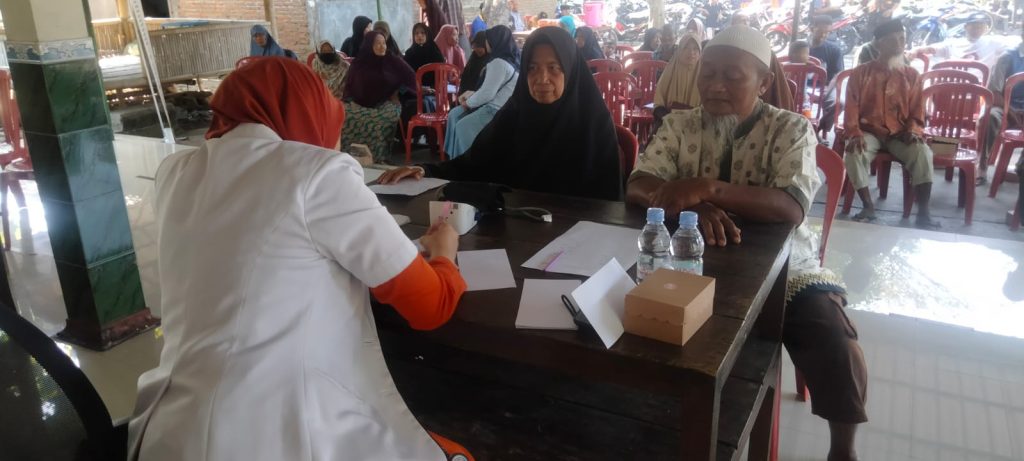 Pemeriksaan Kesehatan oleh Dokter dari RS Nirmala Suri